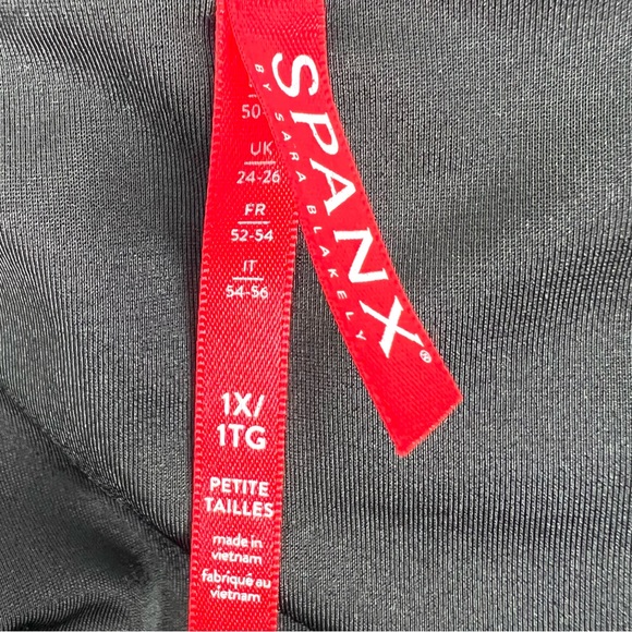 SPANX Plus Size Faux Leather Camo Leggings Matte Black Camo SZ 1X Petite - Picture 4 of 10